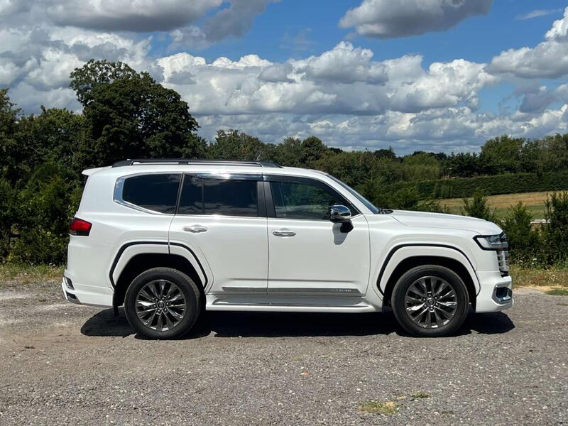 Toyota Land Cruiser view 4
