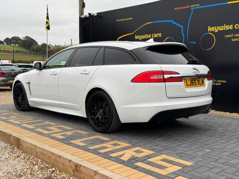 Jaguar XF view 3