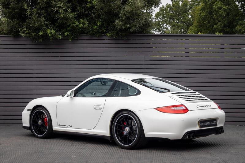Porsche 911 view 3