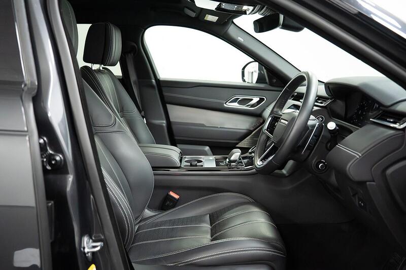 Land Rover Range Rover Velar view 3