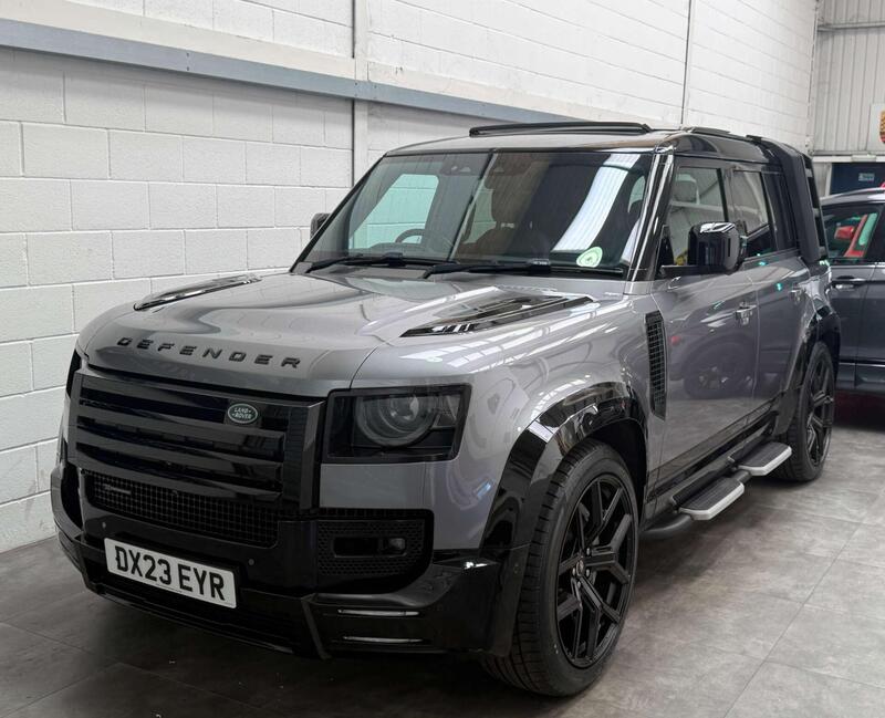Land Rover Defender 110 view 3