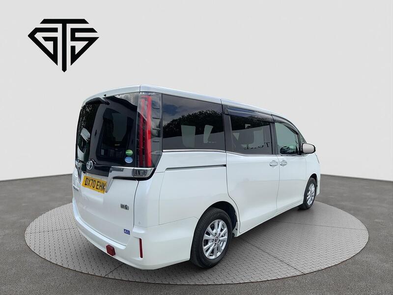Toyota Toyota Esquire view 3