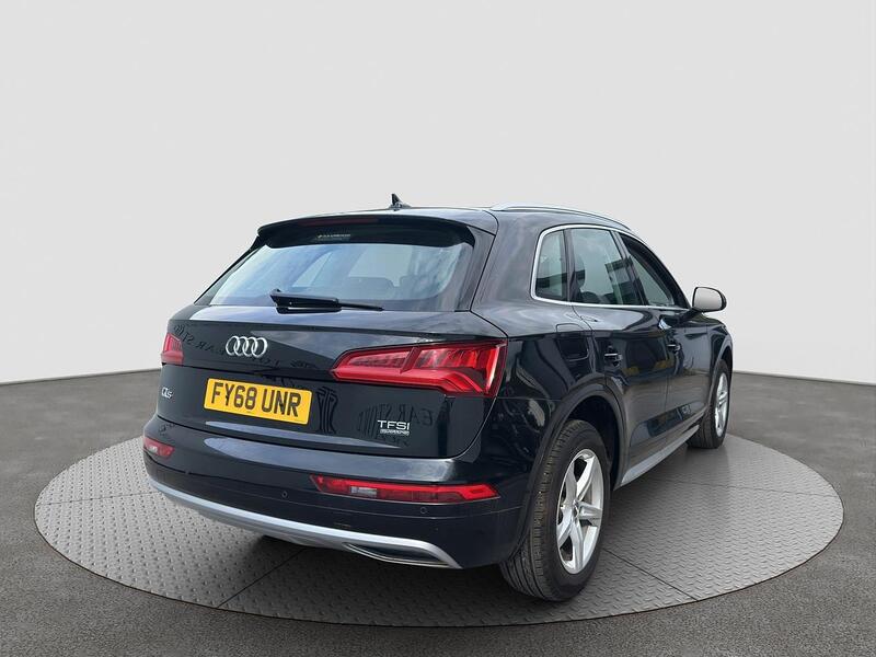 Audi Q5 view 3