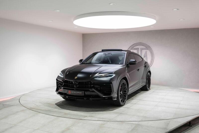 Lamborghini Urus view 7