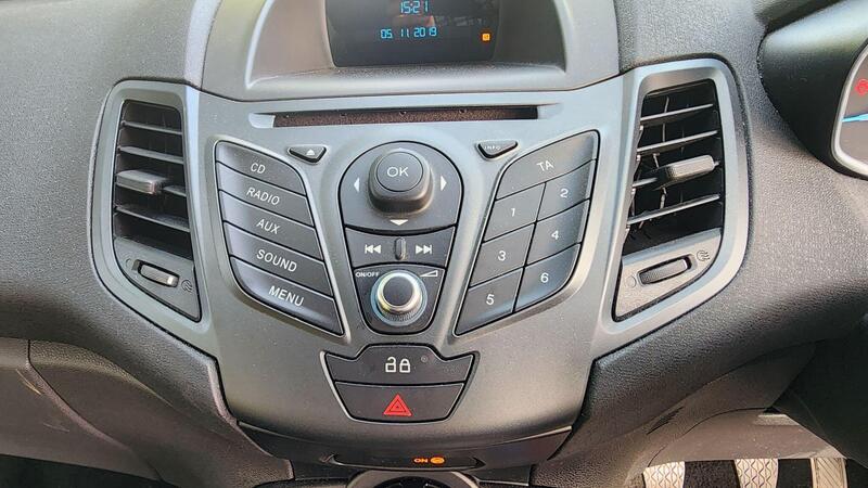 2014 Ford Fiesta — photo 36