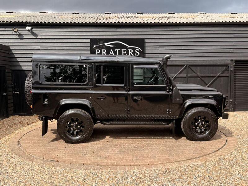 Land Rover Defender 110 view 5