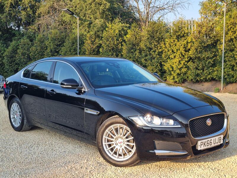 Jaguar XF view 3