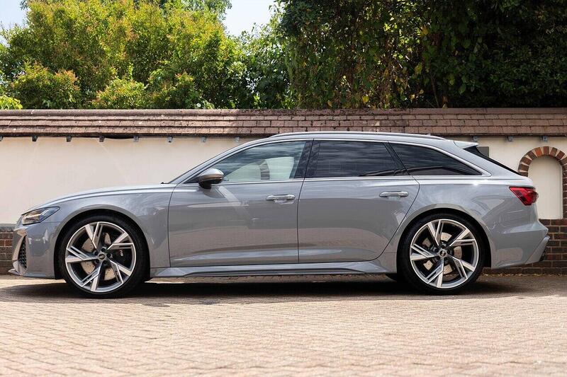 Audi RS6 Avant view 3