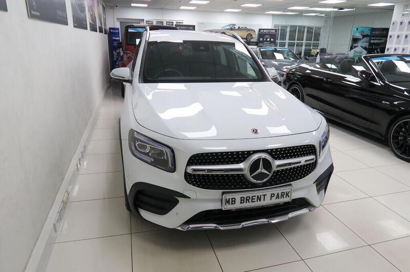 Mercedes-Benz GLB view 3