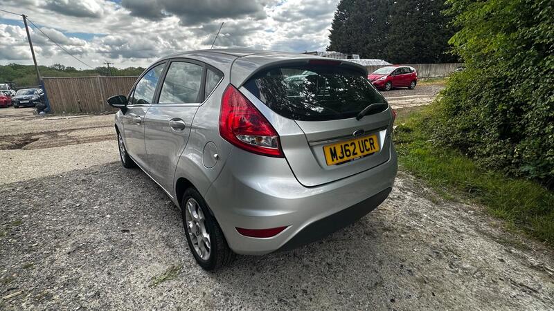 2012 Ford Fiesta — photo 4