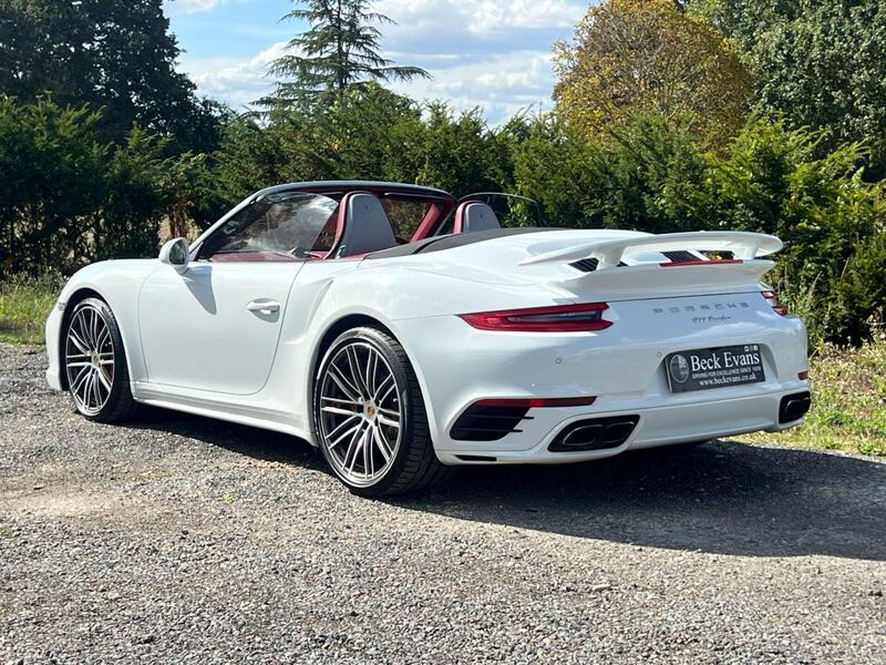 Porsche 911 view 4