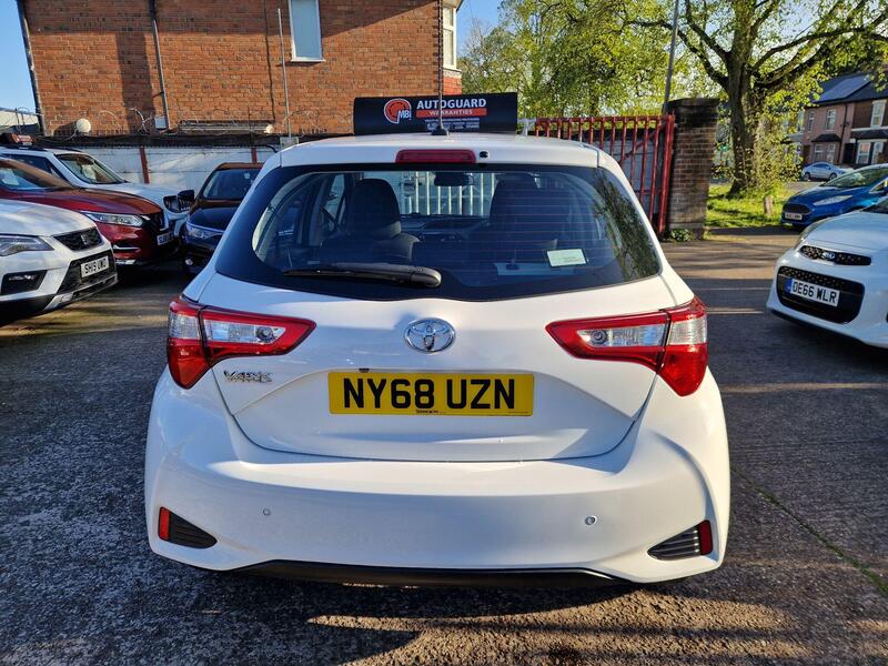 Toyota Yaris view 4