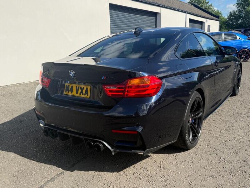 BMW M4 view 4
