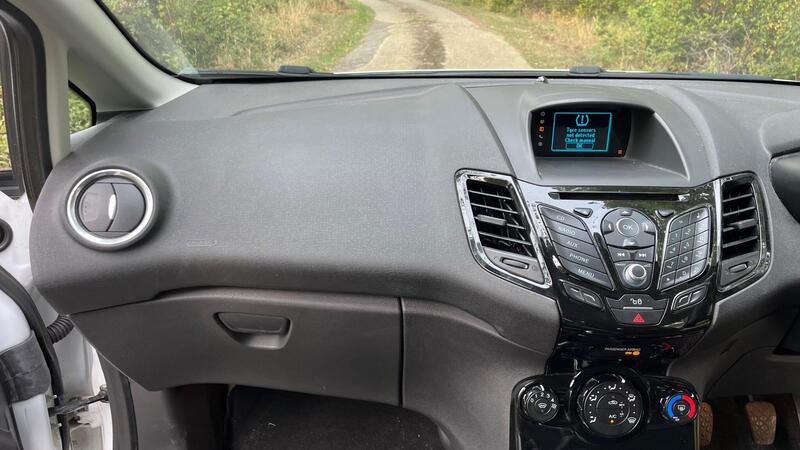 2015 Ford Fiesta — photo 26
