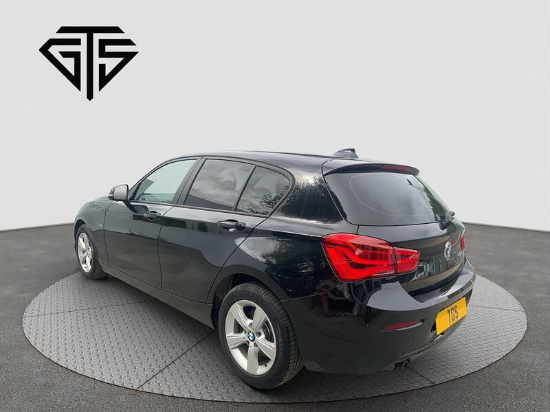 BMW 1 Series view 5