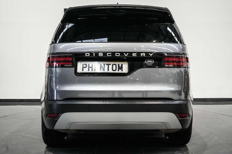 Land Rover Discovery view 4