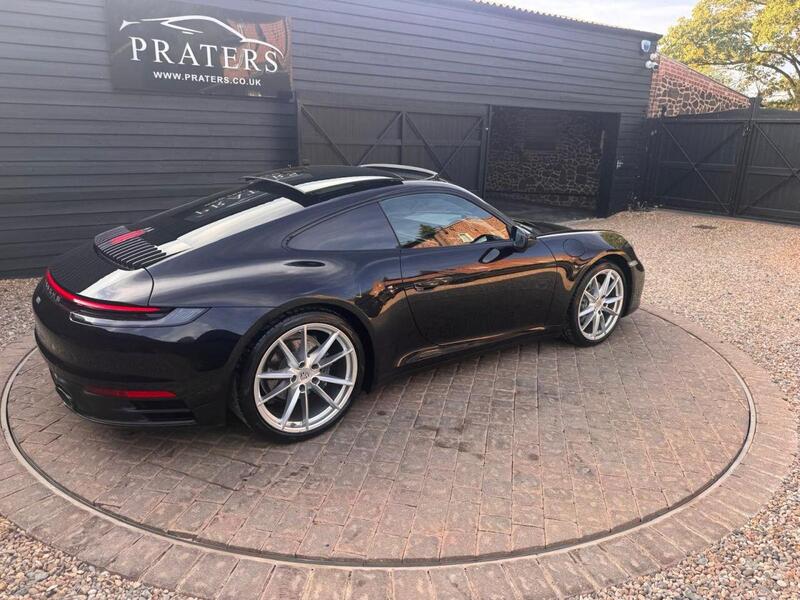 Porsche 911 view 7