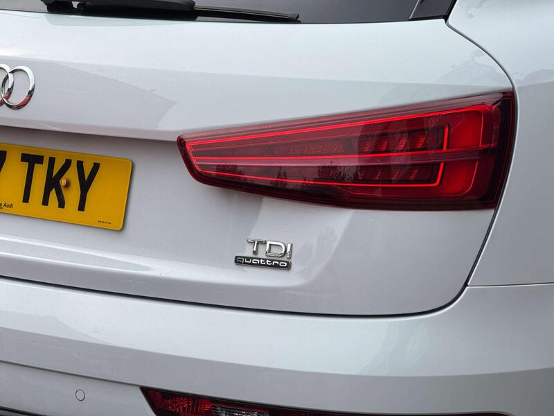 Audi Q3 view 4