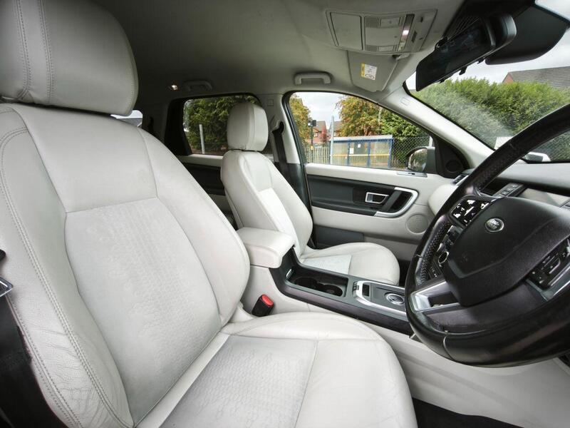 Land Rover Discovery Sport view 6