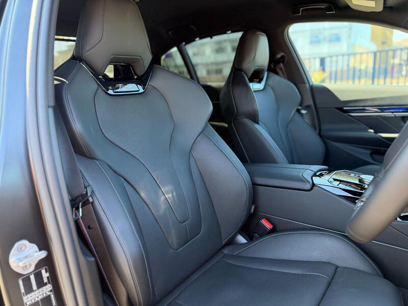 BMW M5 view 3