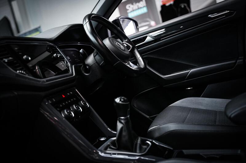 Volkswagen T-Roc view 3