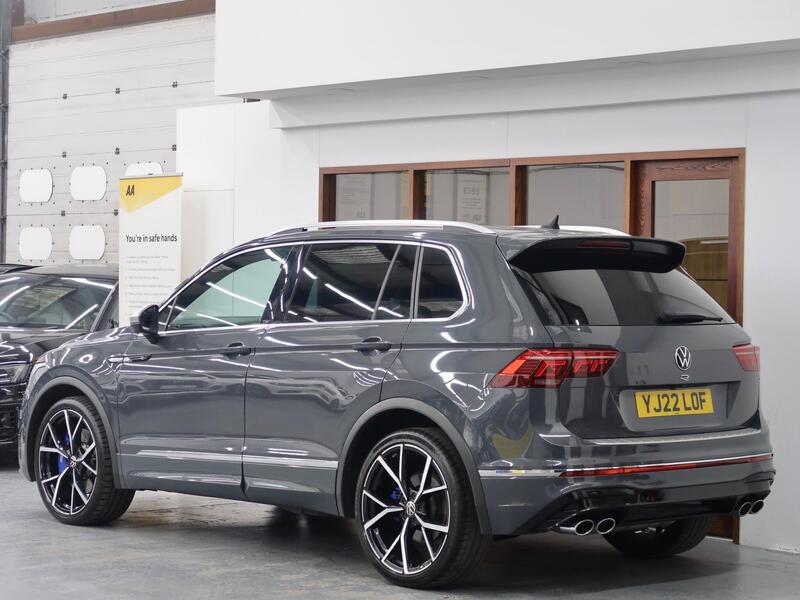 Volkswagen Tiguan view 4