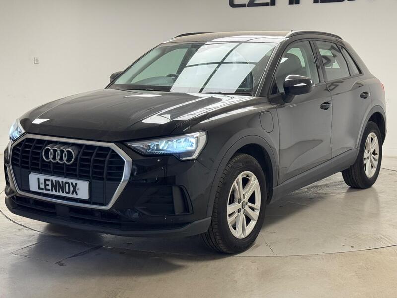 Audi Q3 view 3
