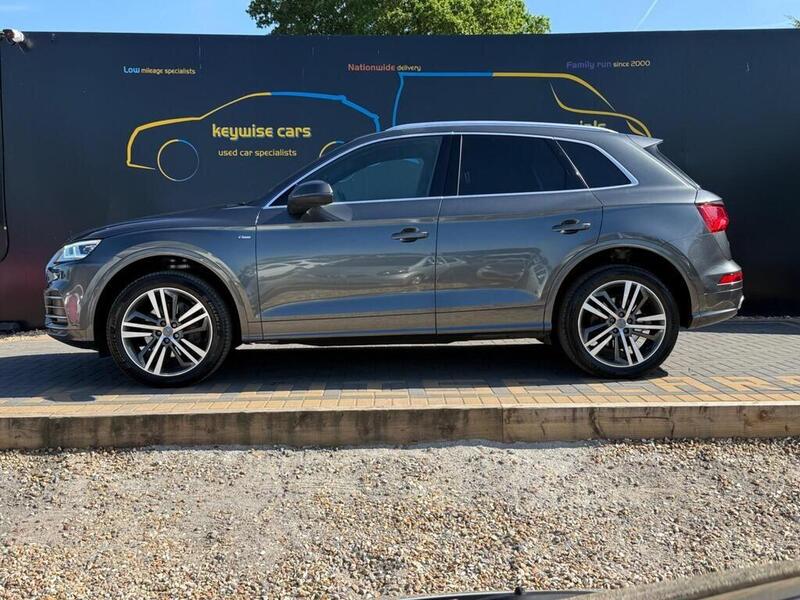 Audi Audi Q5 view 2