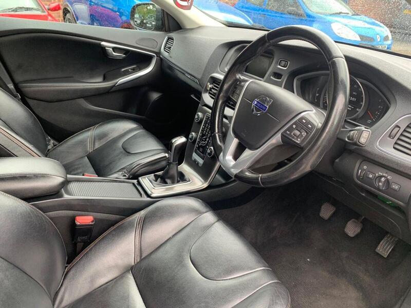 Volvo V40 Cross Country view 7