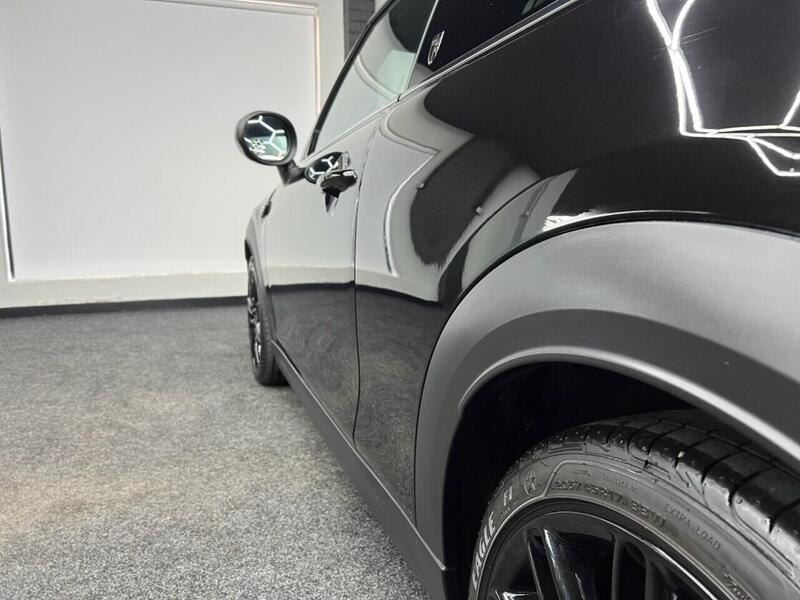 Mini Hatch view 7