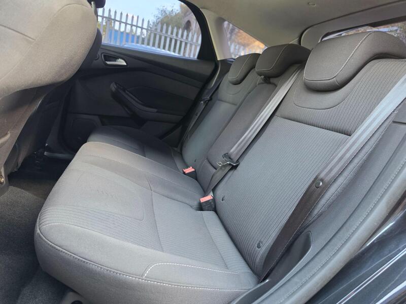 Ford Focus 1.6 Titanium Navigator Powershift Euro 5 5dr thumbnail 26