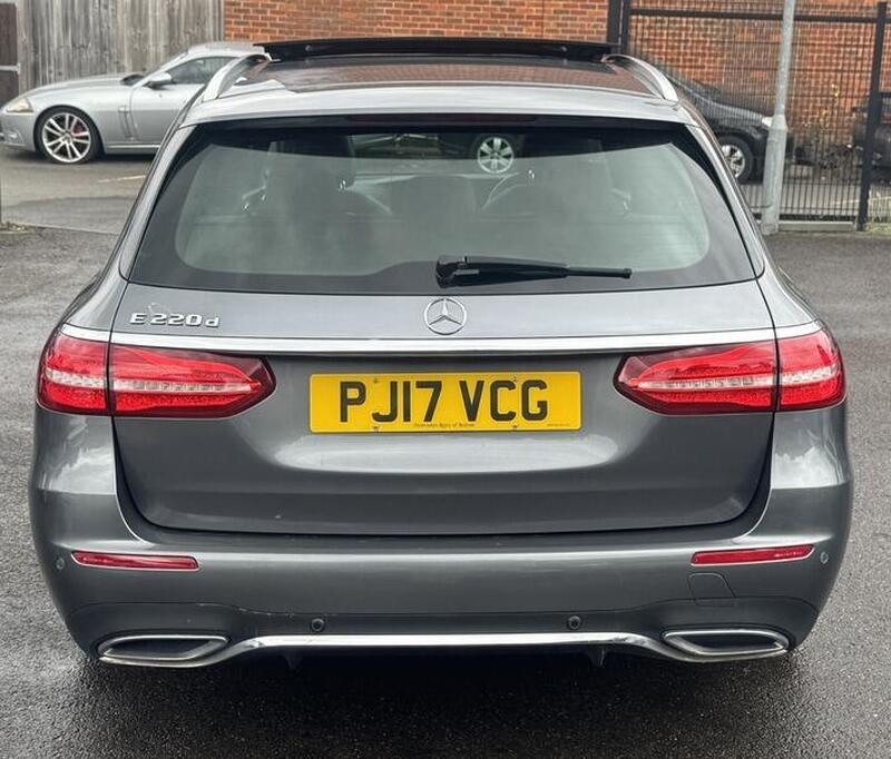 Mercedes-Benz E Class view 4
