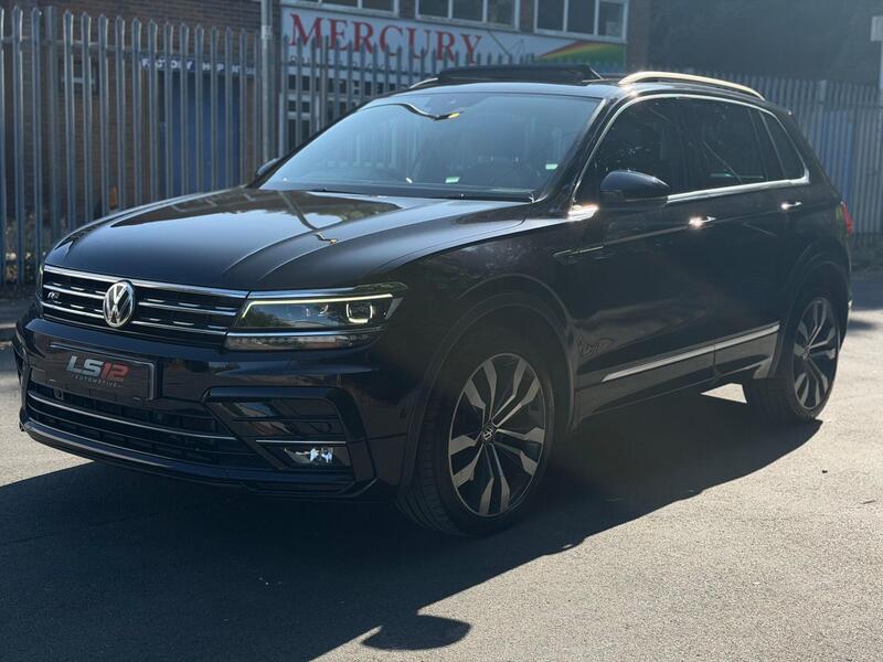 Volkswagen Tiguan view 3