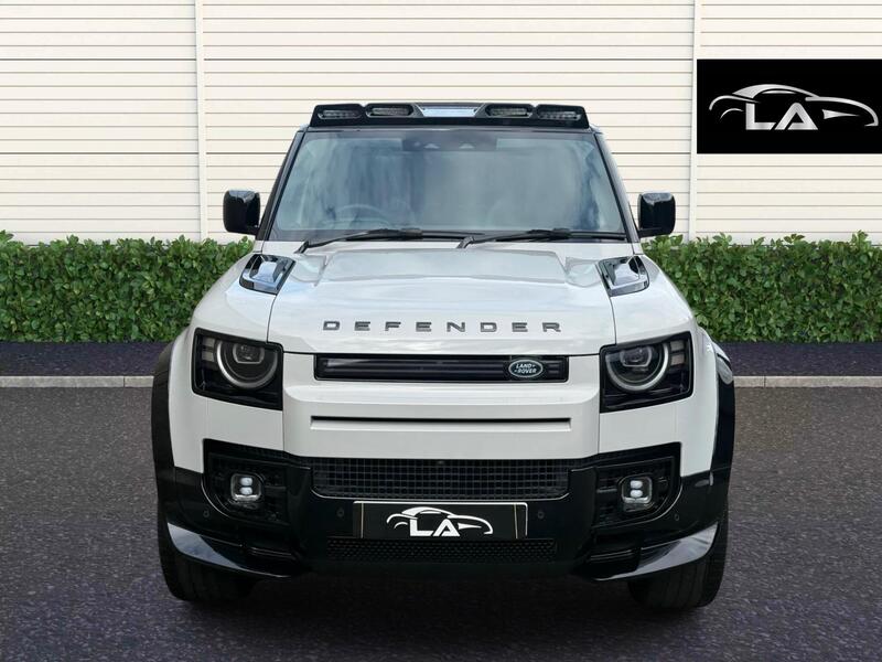 Land Rover Defender 110 view 4