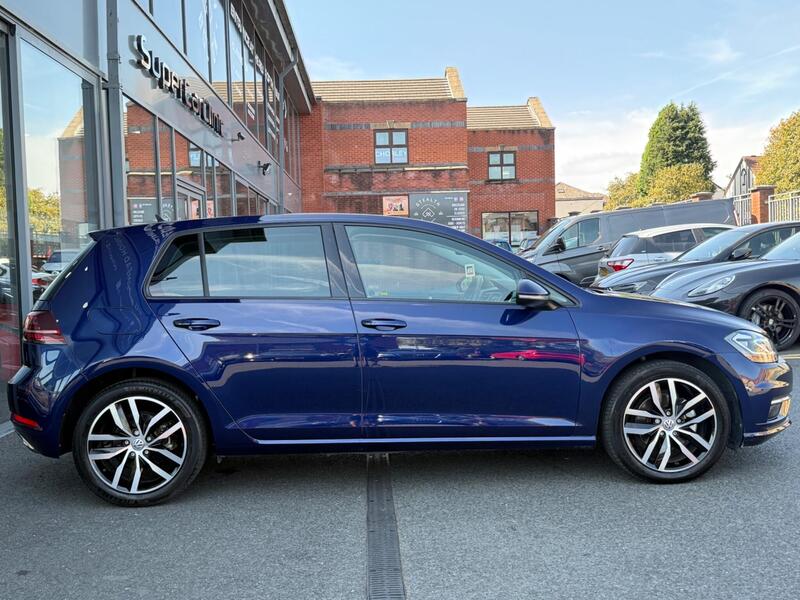 Volkswagen Golf view 4