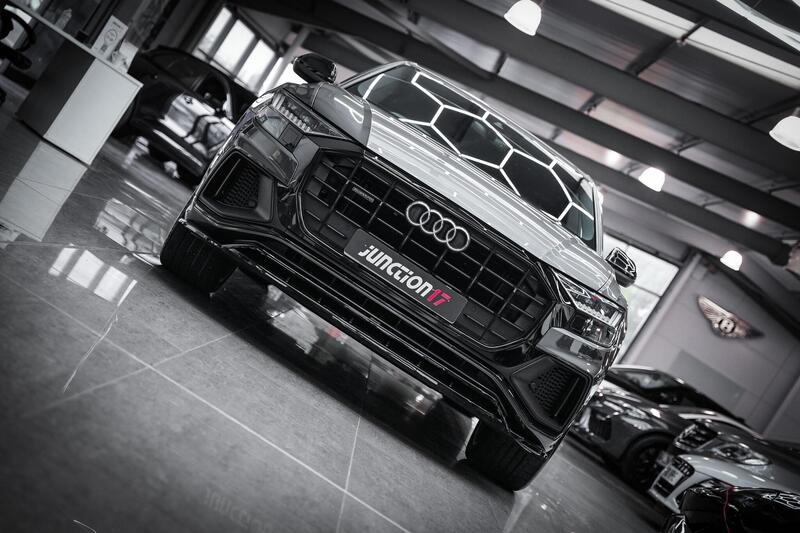 Audi Q8 view 4
