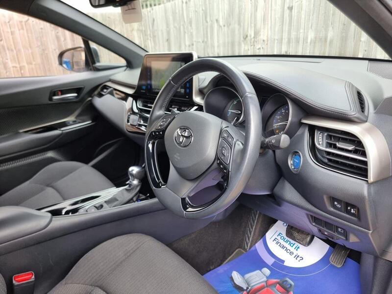 Toyota C-HR view 2