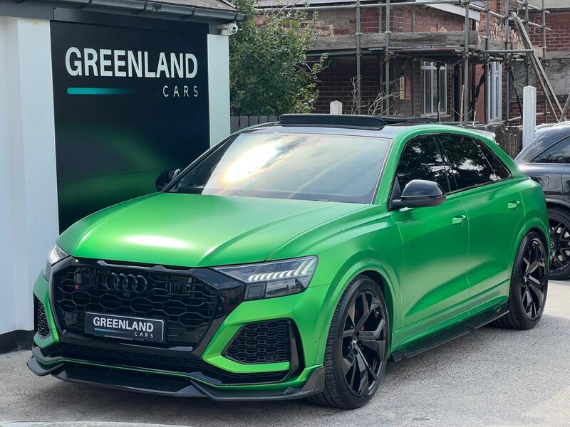 Audi RS Q8 view 4