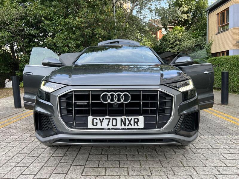 Audi Q8 view 31