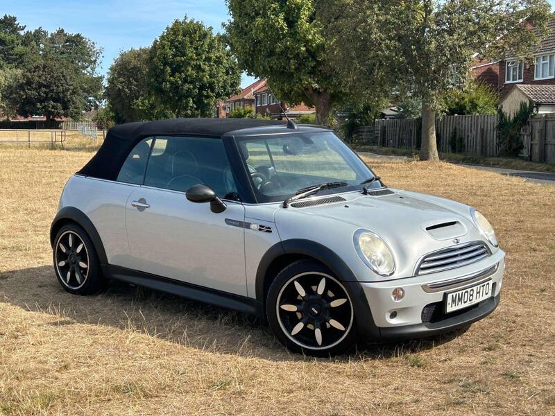Mini Convertible view 4