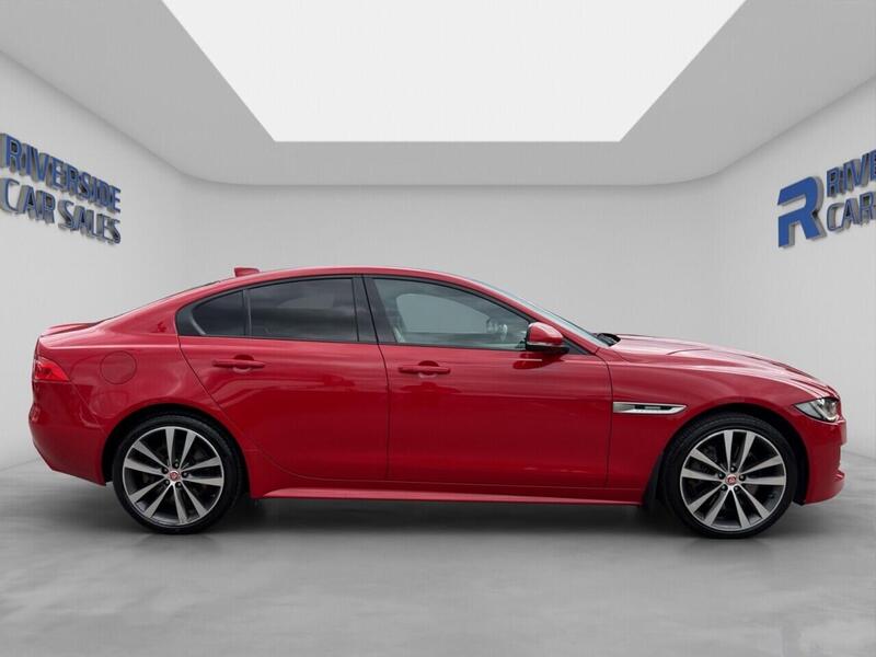 Jaguar Xe view 4