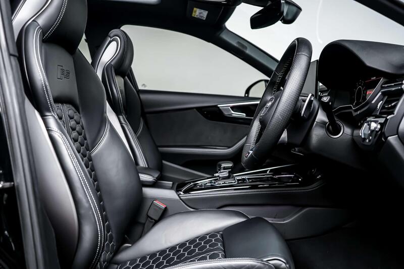 Audi RS4 view 6