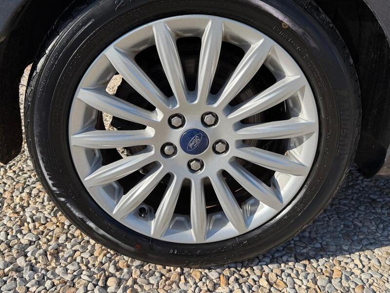 Ford Mondeo view 2