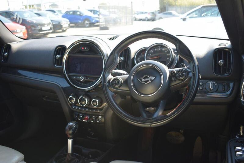 Mini Countryman view 3