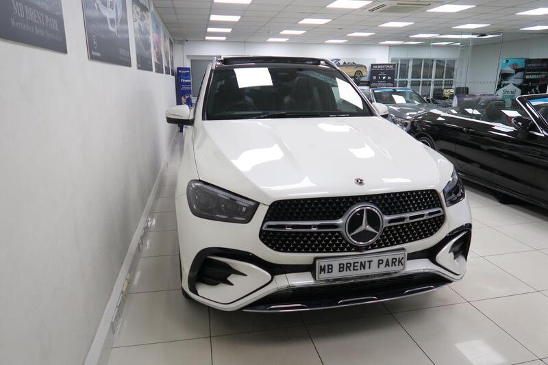 Mercedes-Benz E view 3