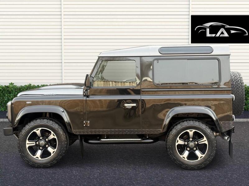 Land Rover Defender view 3