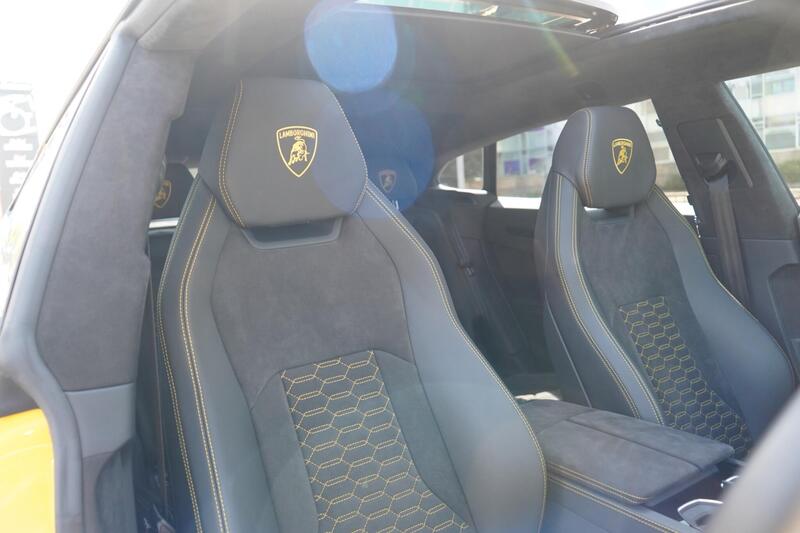 Lamborghini Urus view 3