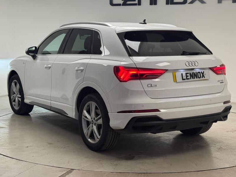 Audi Audi Q3 view 4