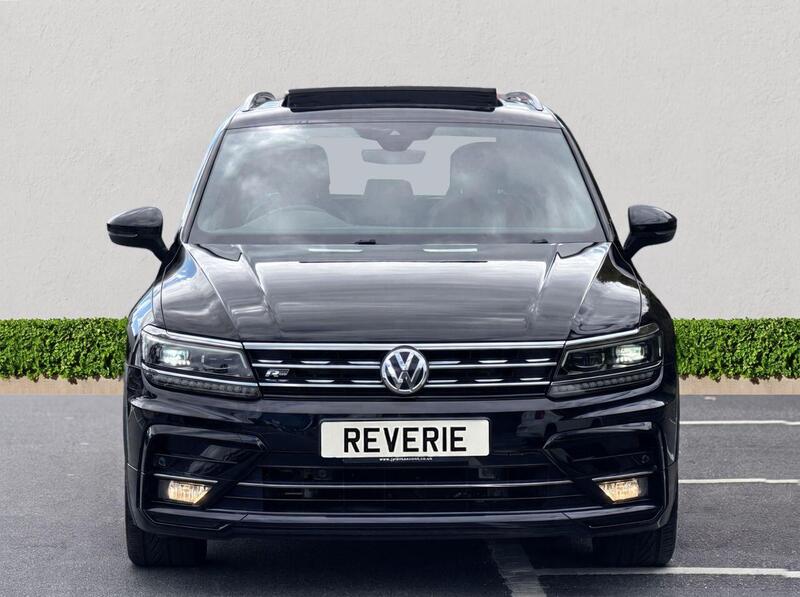 Volkswagen Tiguan view 2
