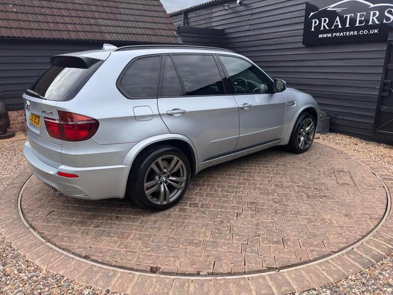 BMW X5 M view 7